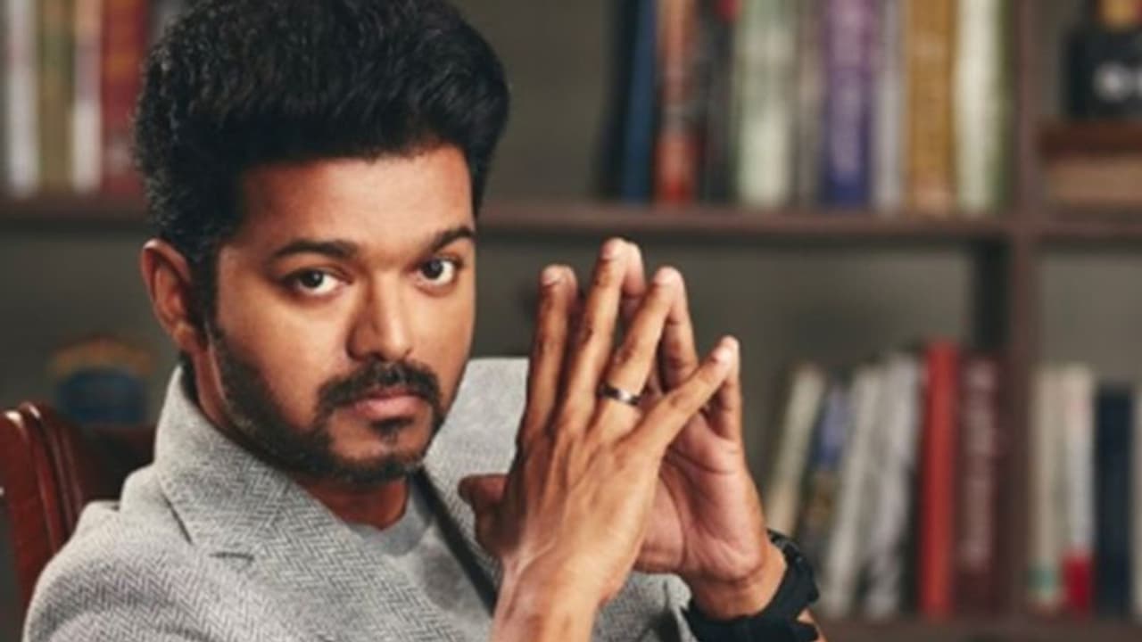 எத்தனை கோடி கொடுத்தாலும் முடியவே முடியாது... அடம்பிடிக்கும் தளபதி விஜய்...! எத்தனை கோடி கொடுத்தாலும் முடியவே முடியாது... அடம்பிடிக்கும் தளபதி விஜய்...!