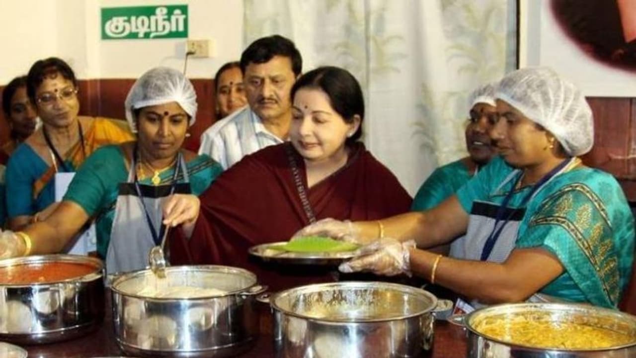 ஊரடங்கு முடியும் வரை இலவச உணவு..! ஏழைகளுக்கு அரணாகும் அம்மா உணவகங்கள்..! ஊரடங்கு முடியும் வரை இலவச உணவு..! ஏழைகளுக்கு அரணாகும் அம்மா உணவகங்கள்..!