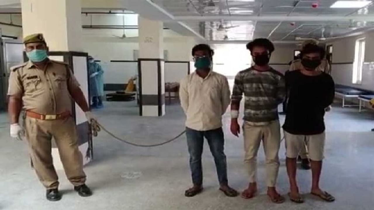 कोरोना पॉजिटिव परिवार के घर चोरी करना पड़ा भारी, तीन चोरों को पकड़ने के बाद अब डर रही है पुलिस कोरोना पॉजिटिव परिवार के घर चोरी करना पड़ा भारी, तीन चोरों को पकड़ने के बाद अब डर रही है पुलिस