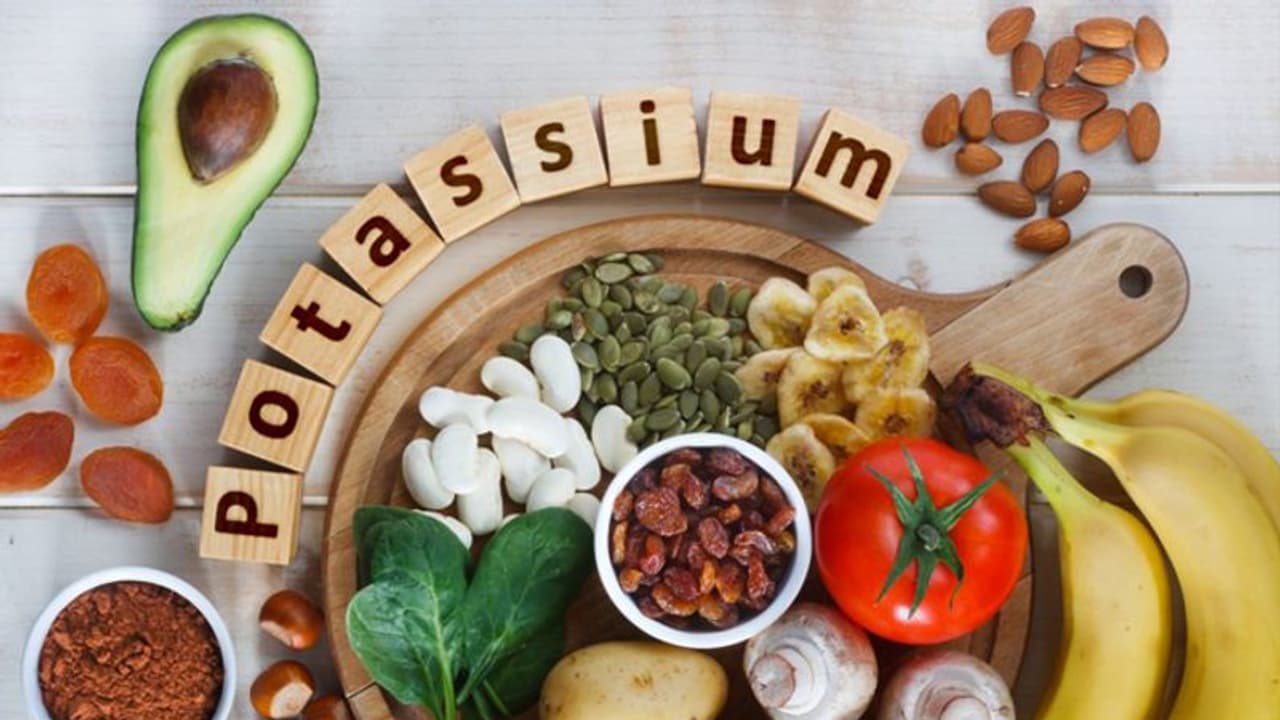 ഉയർന്ന രക്തസമ്മർദ്ദം നിയന്ത്രിക്കാൻ സഹായിക്കുന്ന പൊട്ടാസ്യം സമ്പുഷ്ടമായ നാല് ഭക്ഷണങ്ങൾ ഉയർന്ന രക്തസമ്മർദ്ദം നിയന്ത്രിക്കാൻ സഹായിക്കുന്ന പൊട്ടാസ്യം സമ്പുഷ്ടമായ നാല് ഭക്ഷണങ്ങൾ