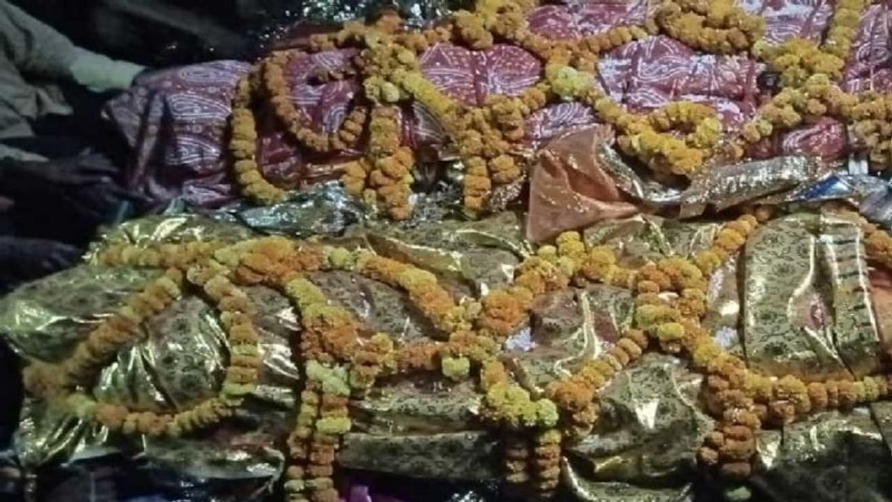 लॉकडाउन में वीबी की मौत का सदमा बर्दाश्त नहीं कर सका पति, एक साथ निकली दोनों की शव यात्रा लॉकडाउन में वीबी की मौत का सदमा बर्दाश्त नहीं कर सका पति, एक साथ निकली दोनों की शव यात्रा