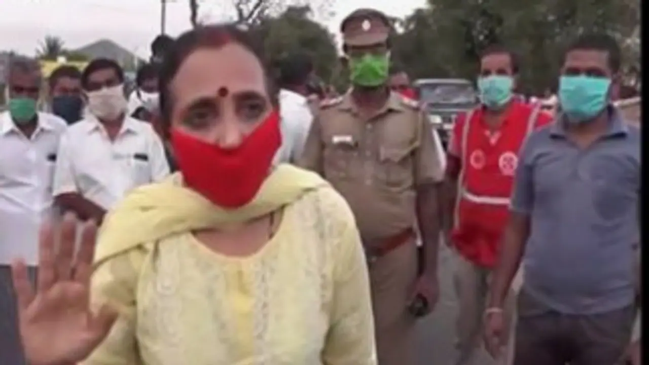 தனது தொகுதியில் தனிமை வார்டு அமைப்பதை எதிர்த்த திமுக எம்.எல்.ஏ..! அரசு அதிகாரிகளுடன் சரமாரி வாக்குவாதம்..! தனது தொகுதியில் தனிமை வார்டு அமைப்பதை எதிர்த்த திமுக எம்.எல்.ஏ..! அரசு அதிகாரிகளுடன் சரமாரி வாக்குவாதம்..!