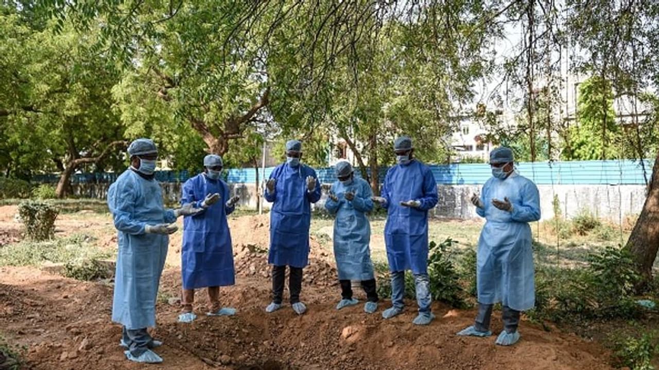சுடுகாடும் கல்லறையும் மூடப்பட்டால் முஸ்லிம்களின் மையவாடிகள் திறக்கும்..! நேசக்கரம் நீட்டும் எஸ்டிபிஐ..! சுடுகாடும் கல்லறையும் மூடப்பட்டால் முஸ்லிம்களின் மையவாடிகள் திறக்கும்..! நேசக்கரம் நீட்டும் எஸ்டிபிஐ..!