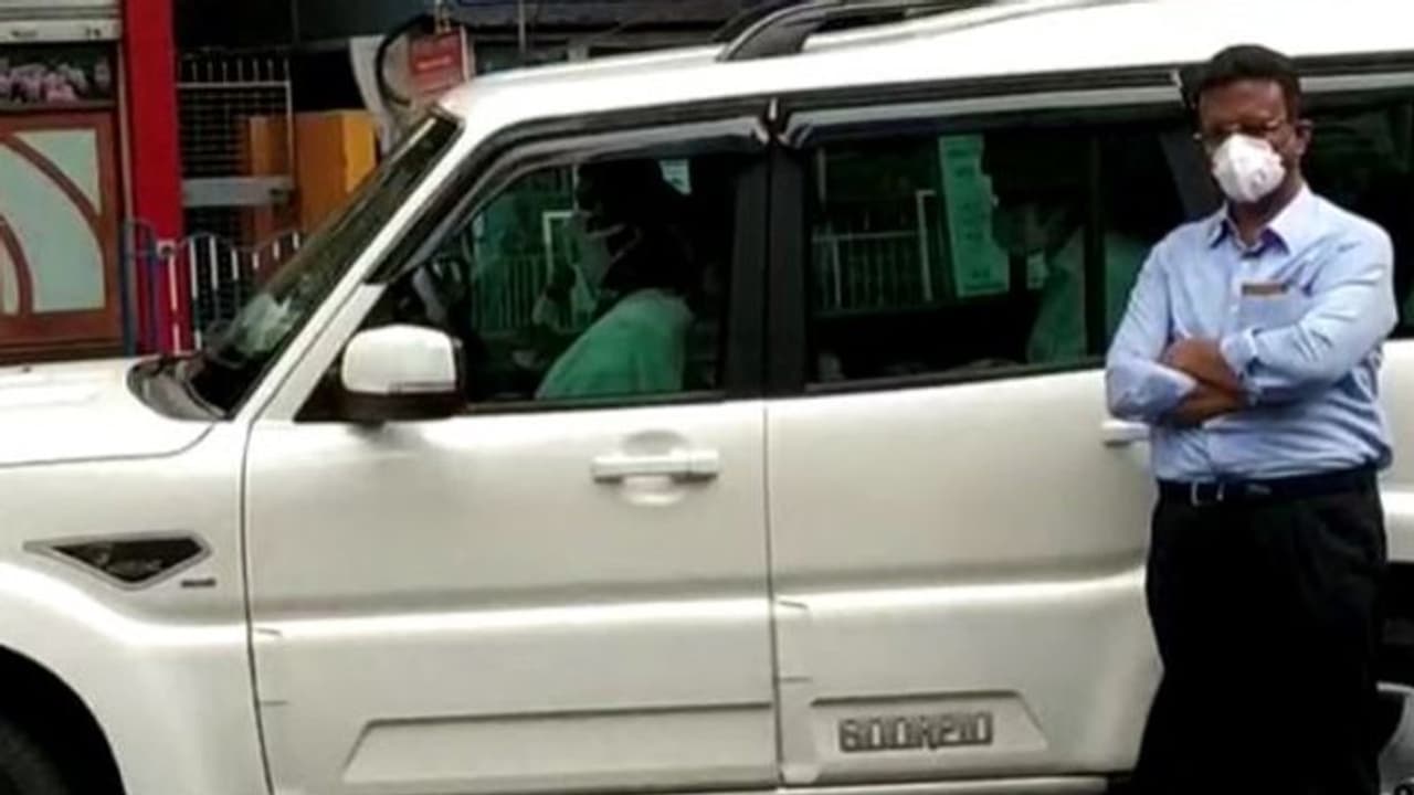 করোনা সচেতনতায় মৌলালি ও বেহালায় মুখ্যমন্ত্রী, লকডাউন সফলে এলাকাবাসীকে ধন্যবাদও জানিয়েছেন তিনি করোনা সচেতনতায় মৌলালি ও বেহালায় মুখ্যমন্ত্রী, লকডাউন সফলে এলাকাবাসীকে ধন্যবাদও জানিয়েছেন তিনি