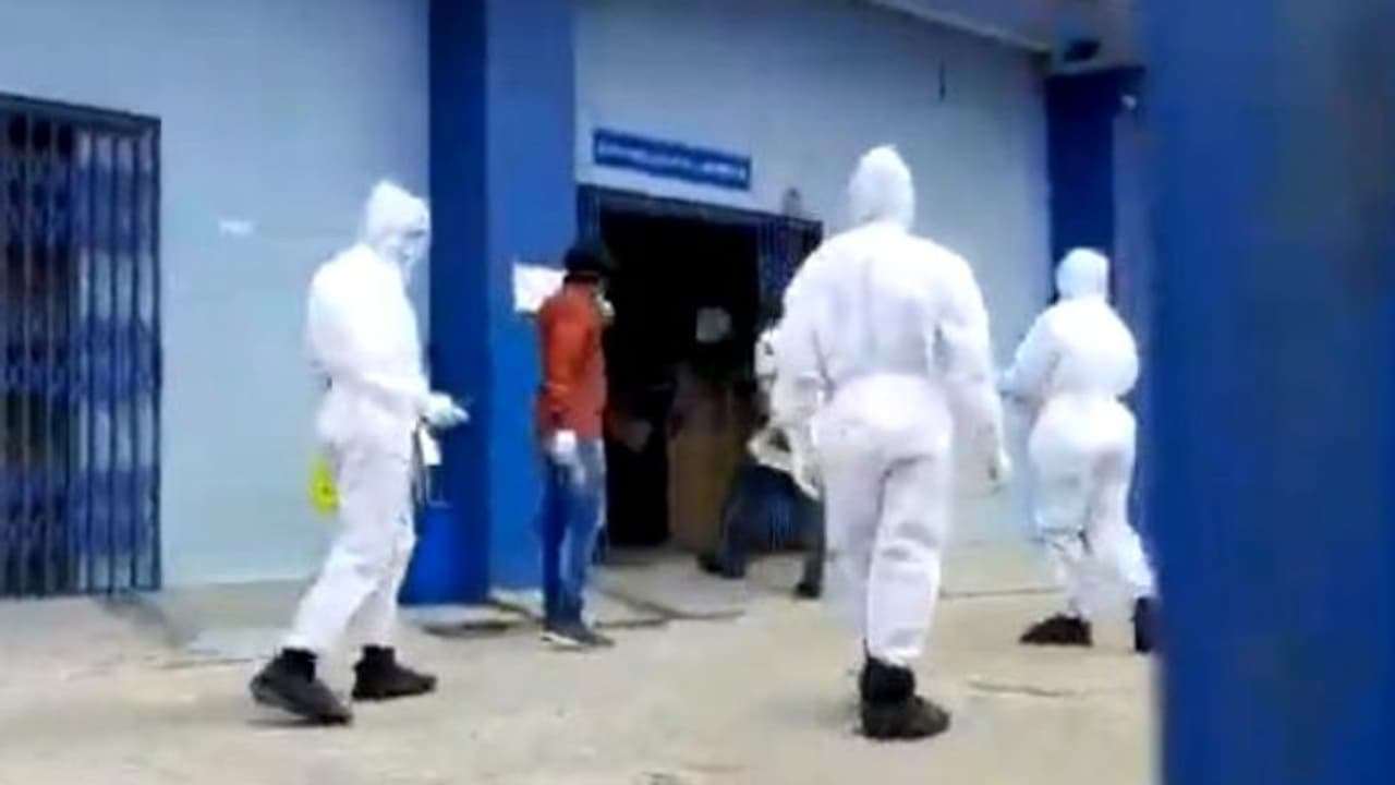 করোনায় রাজ্যে মৃতের সংখ্য়া বেড়ে ১৮, গত চব্বিশ ঘন্টায় নতুন করে আক্রান্ত আরও ৫১ করোনায় রাজ্যে মৃতের সংখ্য়া বেড়ে ১৮, গত চব্বিশ ঘন্টায় নতুন করে আক্রান্ত আরও ৫১