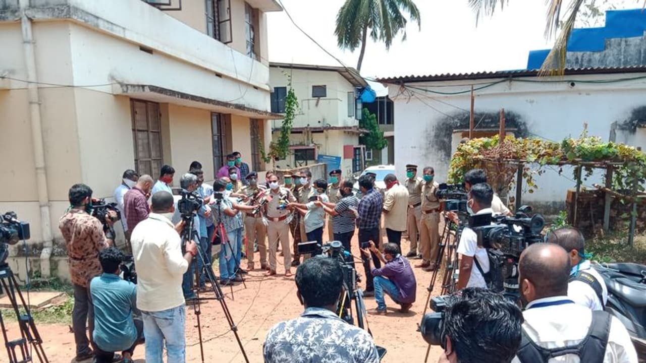 23 వేలు దాటిన కేసులు: లాక్ డౌన్ ఉల్లంఘనలపై తెలంగాణకు కేంద్ర బృందం