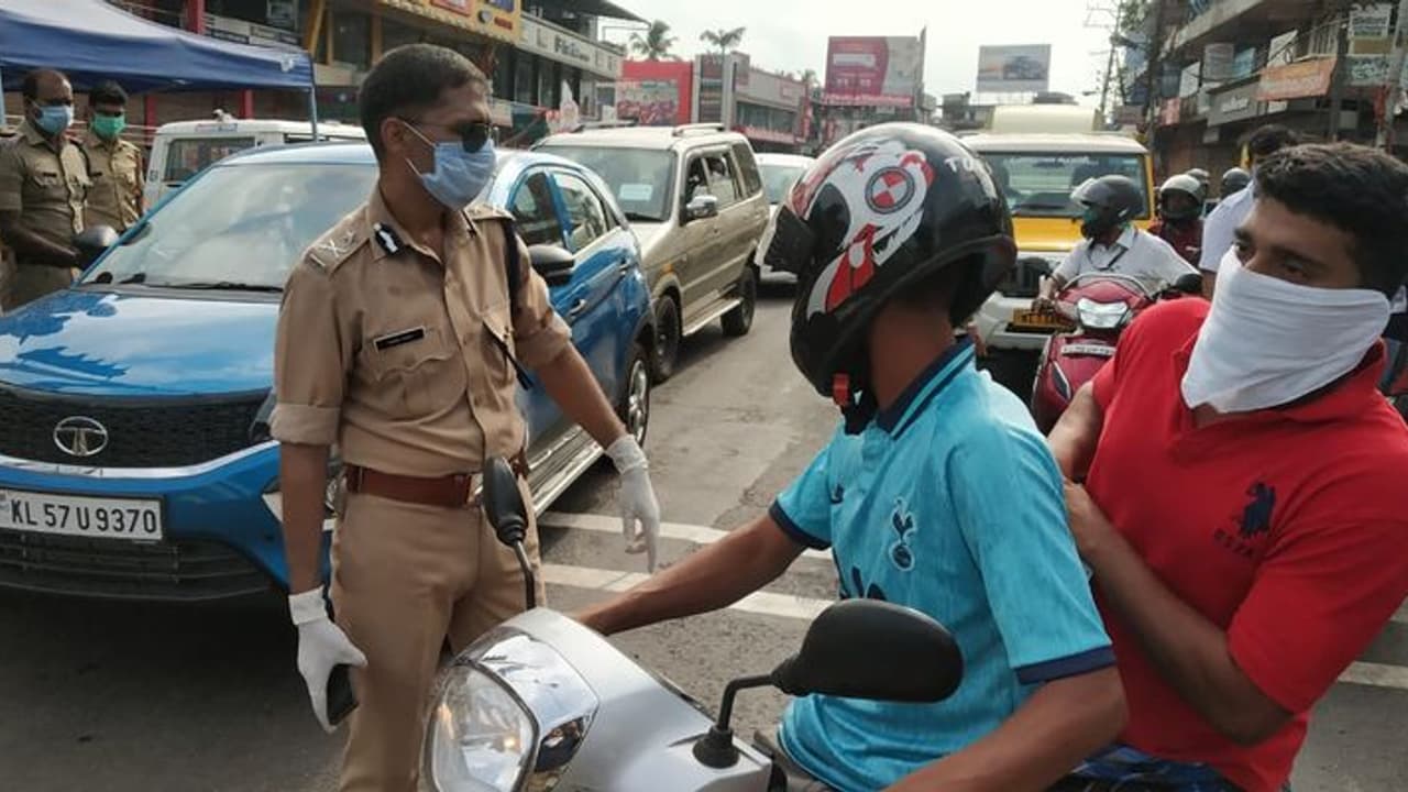 ലോക്ക് ഡൗൺ: ജില്ല വിട്ടു യാത്ര ചെയ്യാൻ ഇനി പൊലീസ് സ്റ്റേഷനിൽ നിന്നും പാസ് വാങ്ങണം