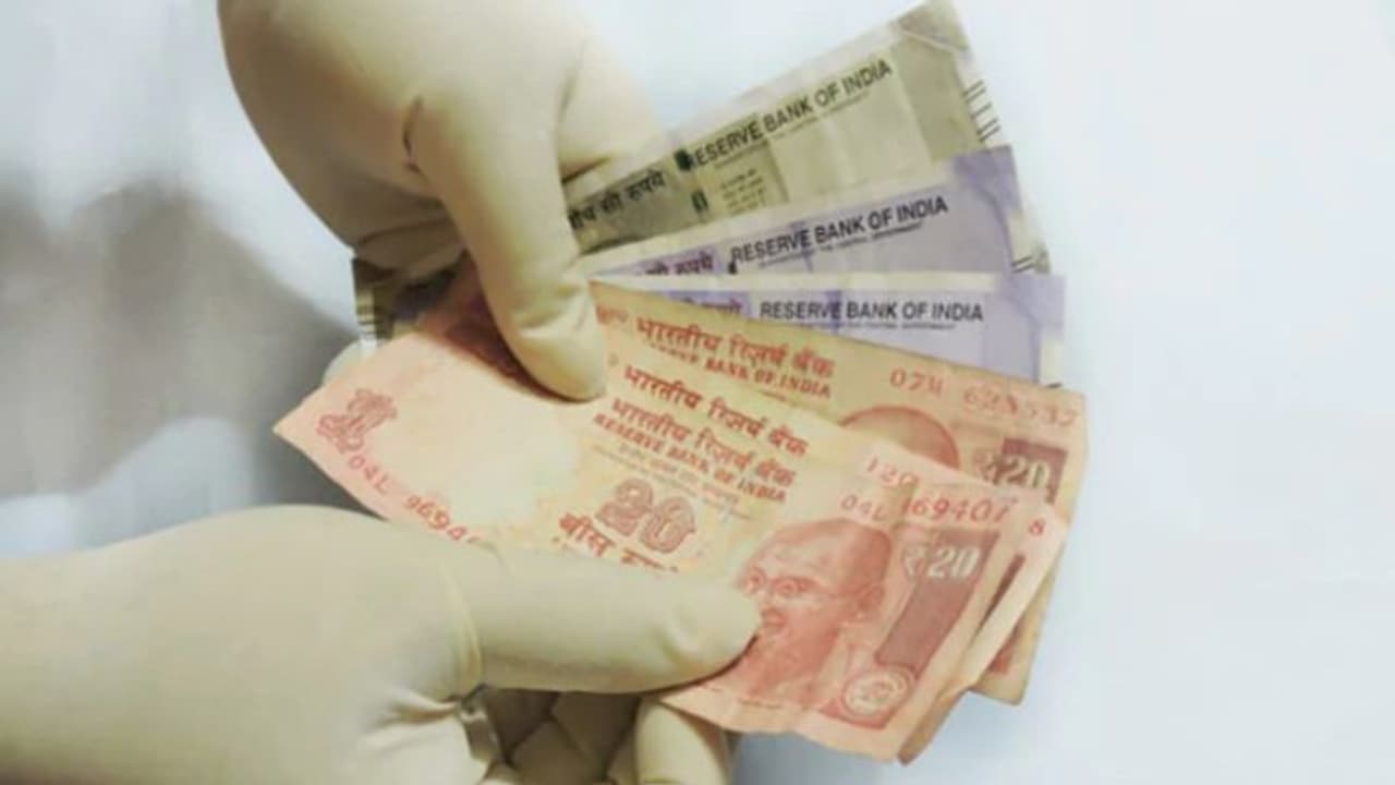 നോട്ടുകളിലൂടെയും കോയിനുകളിലൂടെ കൊറോണ വൈറസ് പകരുമോ? ലോകാരോഗ്യ സംഘടനയുടെ വിശദീകരണം നോട്ടുകളിലൂടെയും കോയിനുകളിലൂടെ കൊറോണ വൈറസ് പകരുമോ? ലോകാരോഗ്യ സംഘടനയുടെ വിശദീകരണം