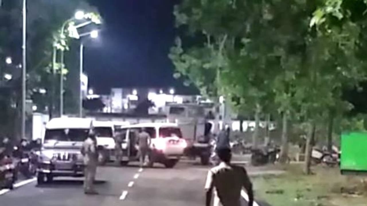 After 6 hours of struggle policeman who opened fire brought down from rooftop