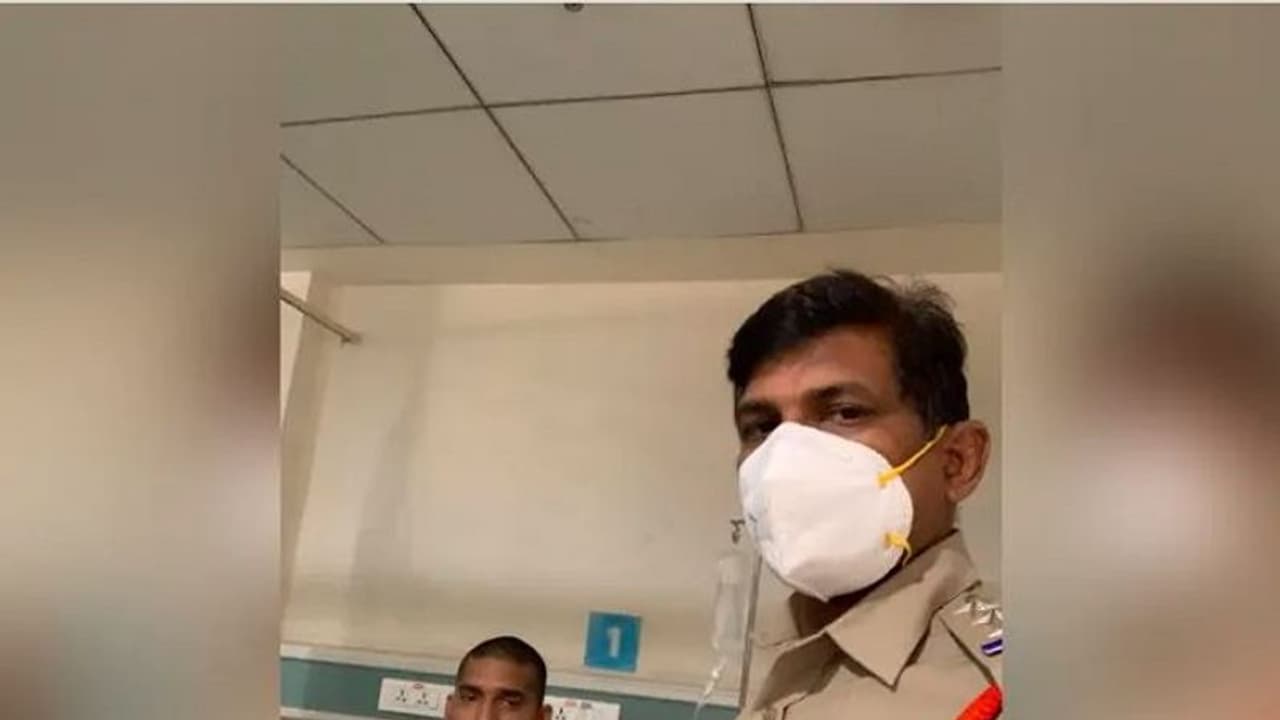 నిస్వార్థ సేవ: కూకట్ పల్లి సీఐకి థాంక్స్ చెప్పిన హిమాచల్ ప్రదేశ్ సీఎం! నిస్వార్థ సేవ: కూకట్ పల్లి సీఐకి థాంక్స్ చెప్పిన హిమాచల్ ప్రదేశ్ సీఎం!