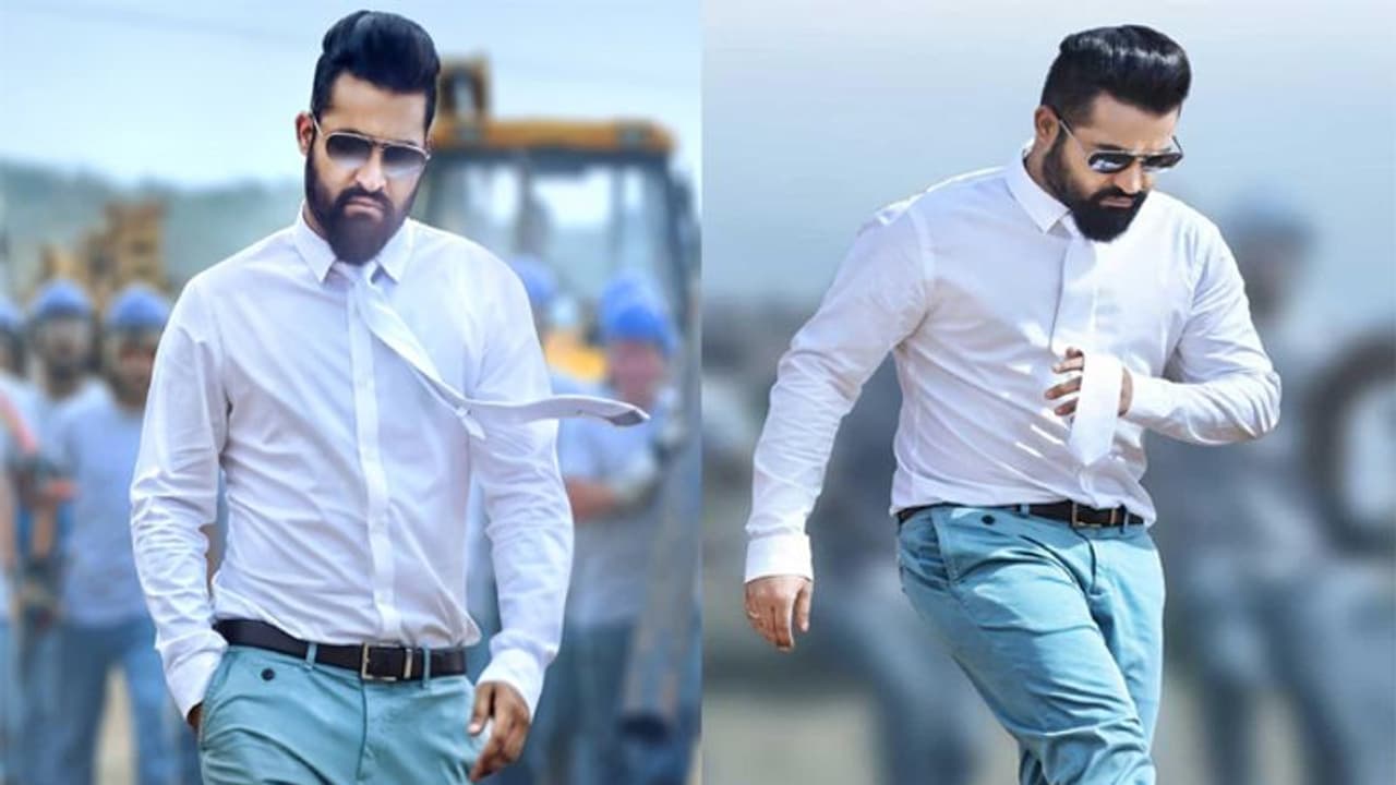 మహేష్ బాబు లాగే ఎన్టీఆర్.. కానీ ఇది త్రివిక్రమ్ ట్రీట్మెంట్.. ఇక ఊహించుకోండి! మహేష్ బాబు లాగే ఎన్టీఆర్.. కానీ ఇది త్రివిక్రమ్ ట్రీట్మెంట్.. ఇక ఊహించుకోండి!