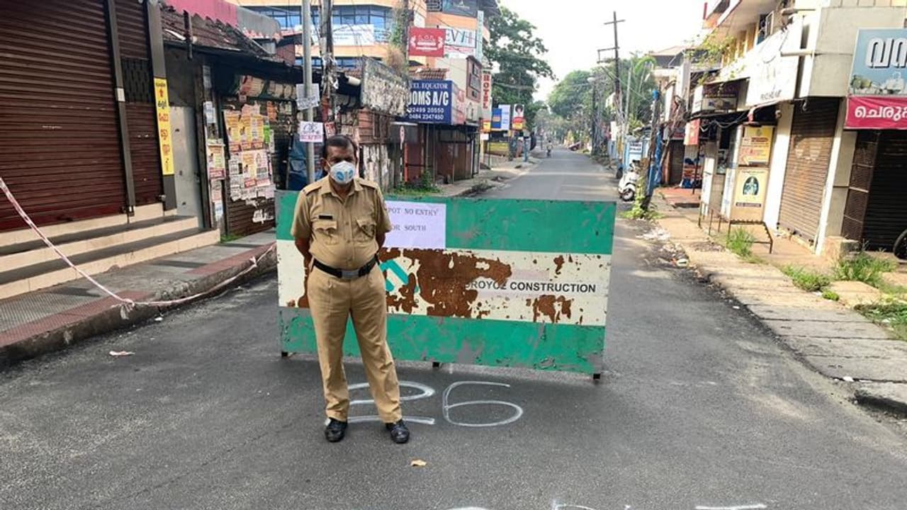 കോട്ടയത്ത് ഉഴവൂർ ഹോട്ട്സ്പോട്ട്; കാസർകോട്ട് കുമ്പളയുൾപ്പടെ മൂന്നിടങ്ങൾ പട്ടികയിൽ