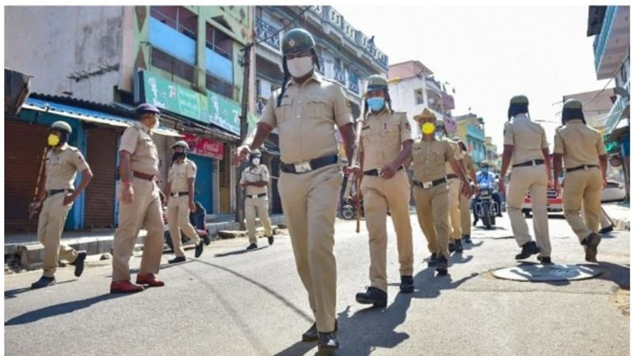 ബെംഗളൂരുവിൽ ആരോഗ്യപ്രവര്ത്തകരെ ആക്രമിച്ചതിന് അറസ്റ്റിലായ അഞ്ച് പേർക്ക് കൊവിഡ് ബെംഗളൂരുവിൽ ആരോഗ്യപ്രവര്ത്തകരെ ആക്രമിച്ചതിന് അറസ്റ്റിലായ അഞ്ച് പേർക്ക് കൊവിഡ്