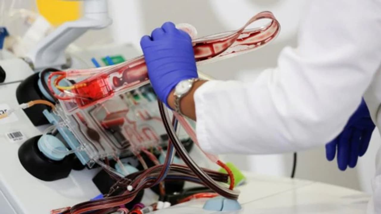 പ്ലാസ്മ ദാനം ചെയ്ത് കൊവിഡ് മുക്തനായ ഡോക്ടര്‍; അണിചേരാൻ ആഹ്വാനം