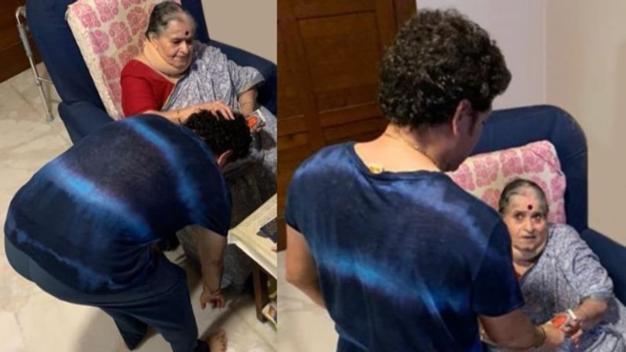 Sachin Tendulkar takes blessings from his mother; gets 'priceless' birthday gift (Photos)
