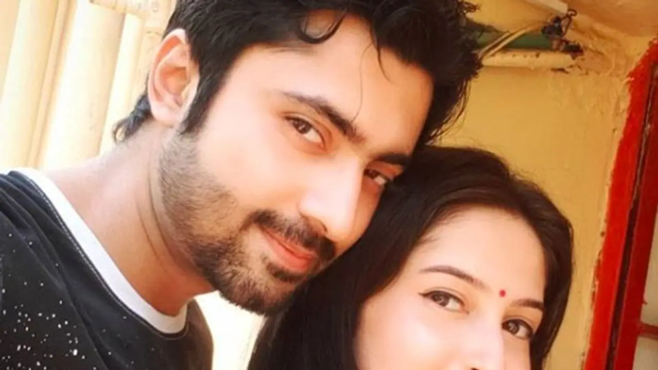 শ্রীমা গৌরবের প্রেমালাপ, সোশ্যাল মিডিয়ায় কী ডেডিকেট করলেন একে অপরকে শ্রীমা গৌরবের প্রেমালাপ, সোশ্যাল মিডিয়ায় কী ডেডিকেট করলেন একে অপরকে