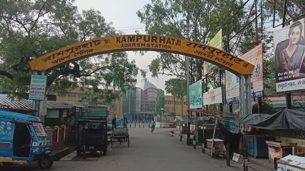 লকডাউনের জেরে দিন কাটছিল খোলা আকাশের নিচে, বেঘোরে প্রাণ গেল এক রিক্সাচালকের লকডাউনের জেরে দিন কাটছিল খোলা আকাশের নিচে, বেঘোরে প্রাণ গেল এক রিক্সাচালকের