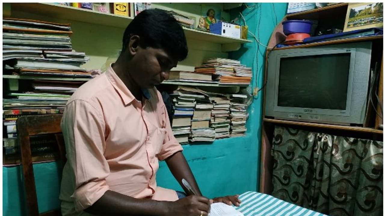 കൊറോണ മുതല്‍ വിറയ്ക്കുന്ന കൈകാലുകളുമായി ബിവറേജസിനു മുമ്പിലെത്തുന്നവര്‍ വരെ, 'വീണ്ടു വിചാരങ്ങളു'മായി യുവാവ്