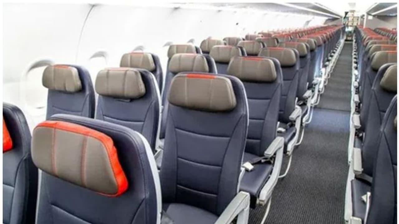 സലാലയിൽ നിന്ന് വിമാന സർവീസുകൾ വേണമെന്ന ആവശ്യം ശക്തമാകുന്നു സലാലയിൽ നിന്ന് വിമാന സർവീസുകൾ വേണമെന്ന ആവശ്യം ശക്തമാകുന്നു