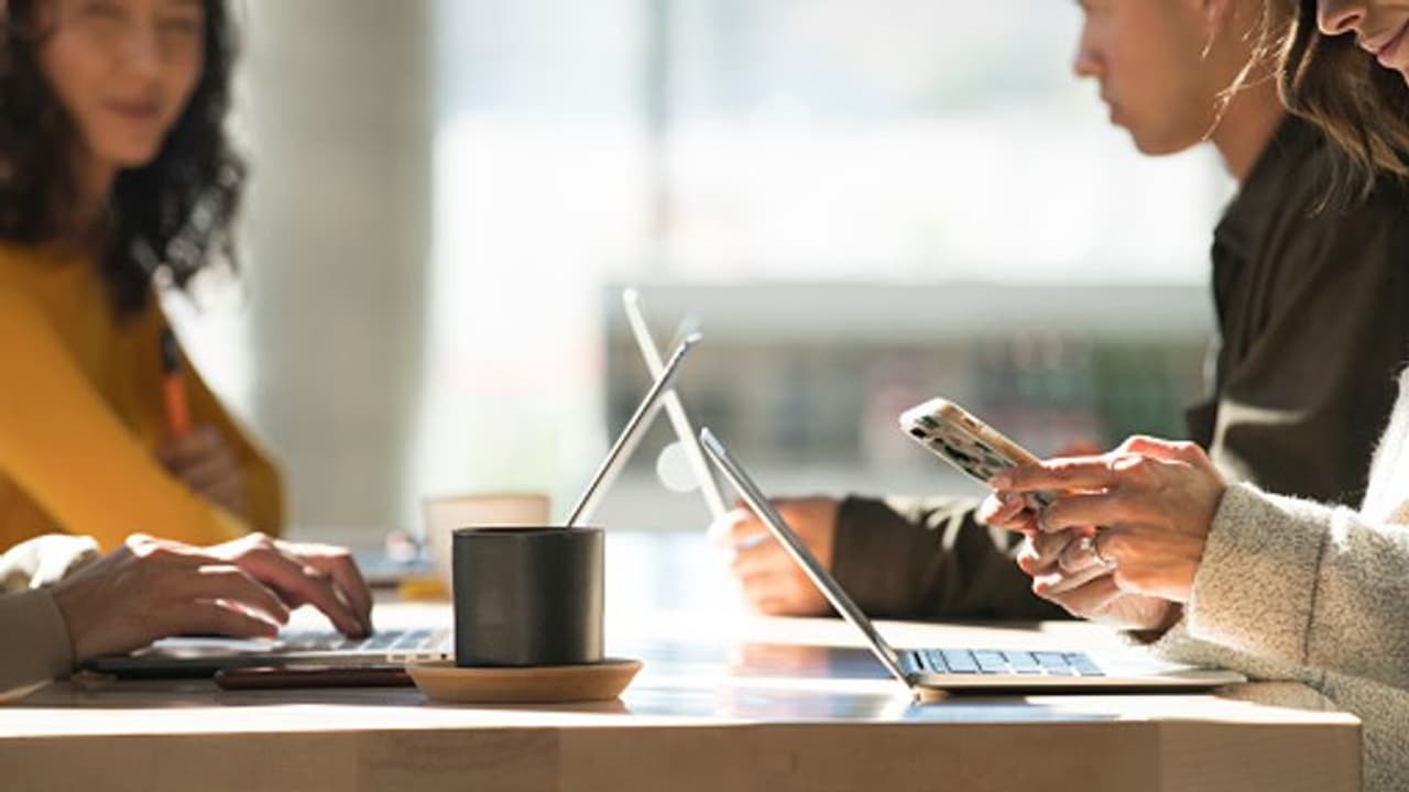 இதை பின்பற்றினால் மட்டுமே தொழில் நிறுவனங்கள் இயக்க அனுமதி! தமிழக அரசு வெளியிட்ட அறிவிப்பு!