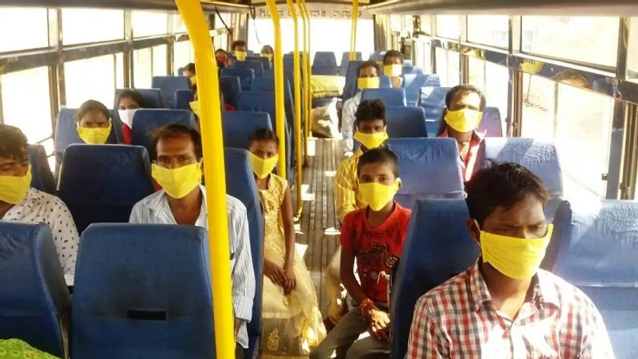 ಲಾಕ್ಡೌನ್ ಸಡಿಲ: ಬಸ್ಗಳ ಮೂಲಕ ಸ್ವಂತ ಸ್ಥಳಗಳಿಗೆ ತೆರಳಿದ ವಲಸೆ ಕಾರ್ಮಿಕರು ಲಾಕ್ಡೌನ್ ಸಡಿಲ: ಬಸ್ಗಳ ಮೂಲಕ ಸ್ವಂತ ಸ್ಥಳಗಳಿಗೆ ತೆರಳಿದ ವಲಸೆ ಕಾರ್ಮಿಕರು