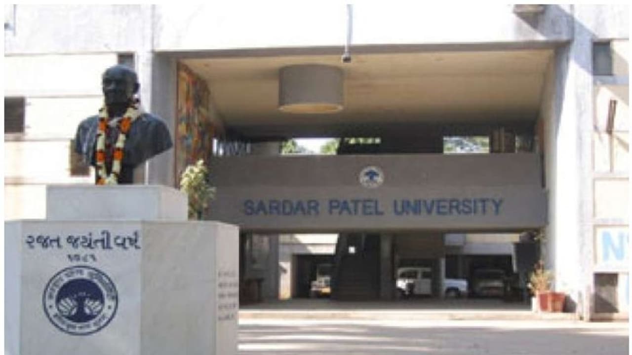 പോലീസ് യൂണിവേഴ്സിറ്റിയില് ബിരുദ, പി.ജി. പ്രോഗ്രാമുകള്; മേയ് 23 വരെ അപേക്ഷിക്കാം പോലീസ് യൂണിവേഴ്സിറ്റിയില് ബിരുദ, പി.ജി. പ്രോഗ്രാമുകള്; മേയ് 23 വരെ അപേക്ഷിക്കാം