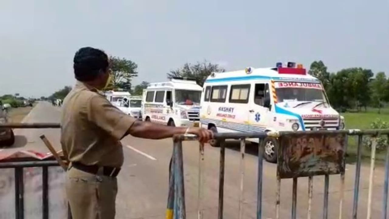 'অ্যাম্বুলেন্সে করে ঢুকছে করোনা', শোরগোল পশ্চিম মেদিনীপুরে 'অ্যাম্বুলেন্সে করে ঢুকছে করোনা', শোরগোল পশ্চিম মেদিনীপুরে