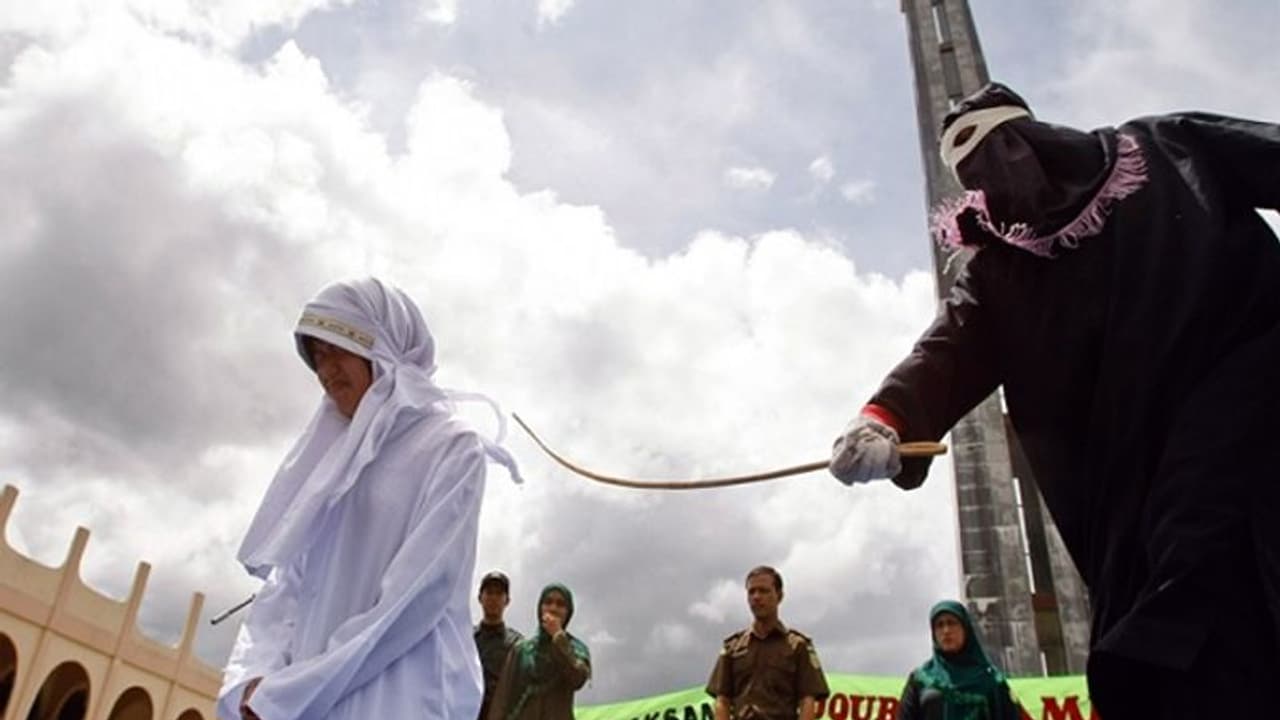 कोड़े मारने की सजा खत्म कर रहा ये देश; अब दोषियों को दिया जाएगा ये सबक कोड़े मारने की सजा खत्म कर रहा ये देश; अब दोषियों को दिया जाएगा ये सबक