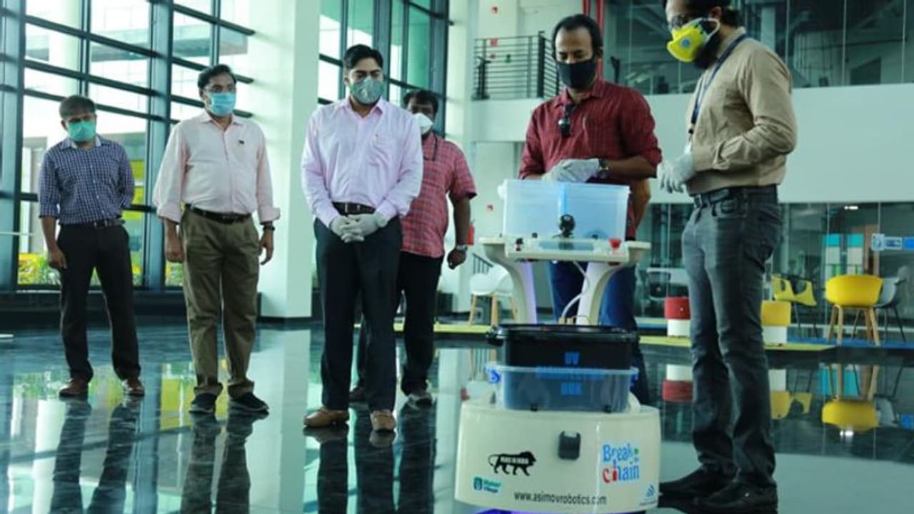 കളമശ്ശേരി മെഡിക്കൽ കോളേജിലേക്ക് റോബോട്ടിനെ നൽകി മോഹൻലാലിൻ്റെ വിശ്വശാന്തി ഫൗണ്ടേഷൻ കളമശ്ശേരി മെഡിക്കൽ കോളേജിലേക്ക് റോബോട്ടിനെ നൽകി മോഹൻലാലിൻ്റെ വിശ്വശാന്തി ഫൗണ്ടേഷൻ