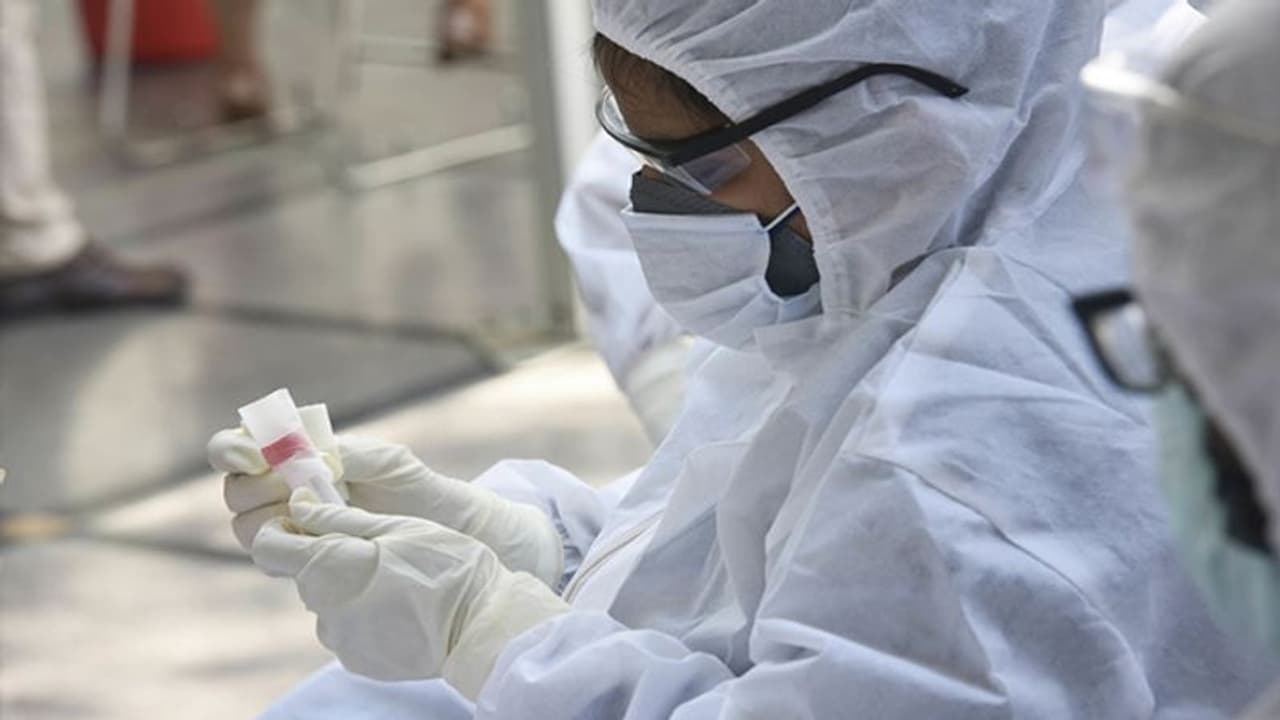 కరోనా:గుంటూరులో బిర్యానీ హోటల్ నిర్వాహకుడి ఫ్యామిలీ క్వారంటైన్కి కరోనా:గుంటూరులో బిర్యానీ హోటల్ నిర్వాహకుడి ఫ్యామిలీ క్వారంటైన్కి