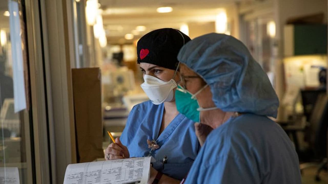 গভীর রাতে প্রাণ হারালেন রাজ্য়ের স্বাস্থ্য আধিকারিক, এবার তাঁর স্ত্রীও হলেন করোনা আক্রান্ত গভীর রাতে প্রাণ হারালেন রাজ্য়ের স্বাস্থ্য আধিকারিক, এবার তাঁর স্ত্রীও হলেন করোনা আক্রান্ত