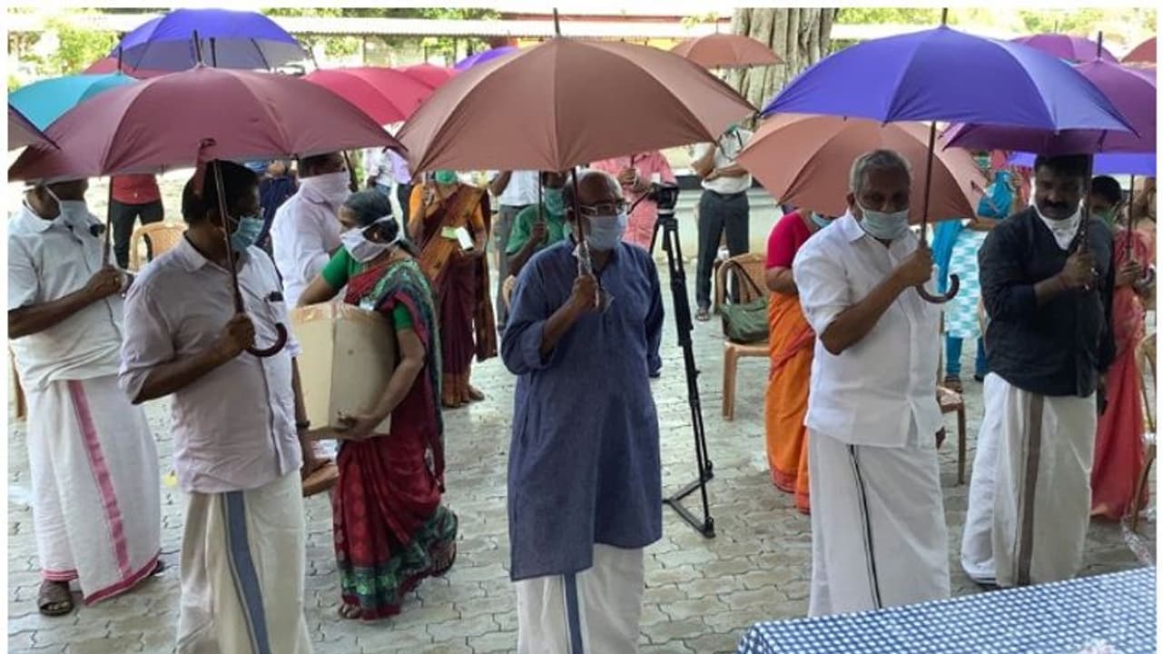 കൊവിഡ് 19 നെ പ്രതിരോധിക്കാന് തണ്ണീര്മുക്കത്തിന്റെ 'കുട മോഡലു'മായി തോമസ് ഐസക്ക് കൊവിഡ് 19 നെ പ്രതിരോധിക്കാന് തണ്ണീര്മുക്കത്തിന്റെ 'കുട മോഡലു'മായി തോമസ് ഐസക്ക്