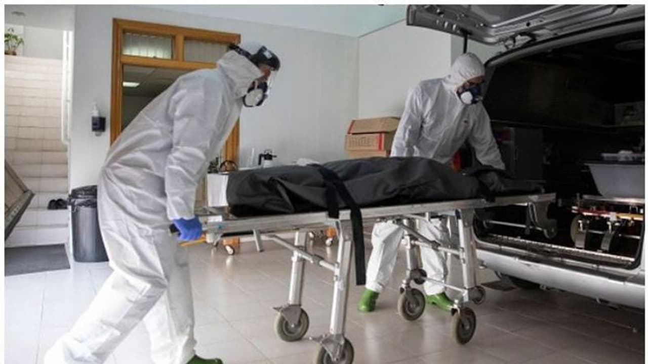 കൊവിഡ് ബാധിച്ച് മരിച്ച ഡോക്ടറുടെ മൃതദേഹം വീണ്ടും പുറത്തെടുത്ത് സംസ്കരിക്കില്ല; വീട്ടുകാരുടെ ആവശ്യം തള്ളി കൊവിഡ് ബാധിച്ച് മരിച്ച ഡോക്ടറുടെ മൃതദേഹം വീണ്ടും പുറത്തെടുത്ത് സംസ്കരിക്കില്ല; വീട്ടുകാരുടെ ആവശ്യം തള്ളി