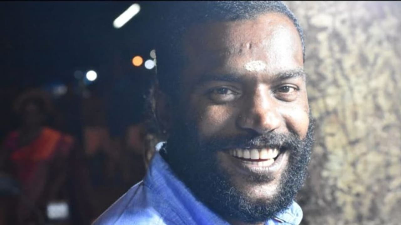 വിവാഹത്തിന് കരുതിയ പണം മുഖ്യമന്ത്രിയുടെ ദുരിതാശ്വാസനിധിയിലേക്ക് നല്കാന് മണികണ്ഠന് വിവാഹത്തിന് കരുതിയ പണം മുഖ്യമന്ത്രിയുടെ ദുരിതാശ്വാസനിധിയിലേക്ക് നല്കാന് മണികണ്ഠന്