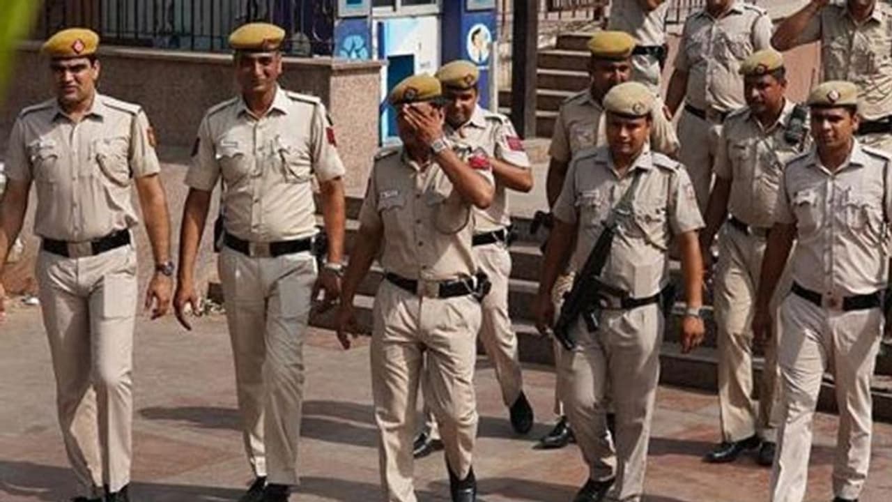 3 महीने पहले हुई थी शादी, बच्चों को लेकर हुई कहासुनी; पति ने पत्नी को डंडे से पीट पीटकर उतार दिया मौत के घाट 3 महीने पहले हुई थी शादी, बच्चों को लेकर हुई कहासुनी; पति ने पत्नी को डंडे से पीट पीटकर उतार दिया मौत के घाट