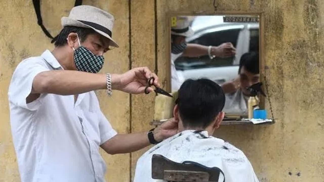 शेविंग कटिंग कराने सैलून जाएं तो पहले पढ़ लें ये खबर, एक गलती से 6 लोग हो गए संक्रमित शेविंग कटिंग कराने सैलून जाएं तो पहले पढ़ लें ये खबर, एक गलती से 6 लोग हो गए संक्रमित
