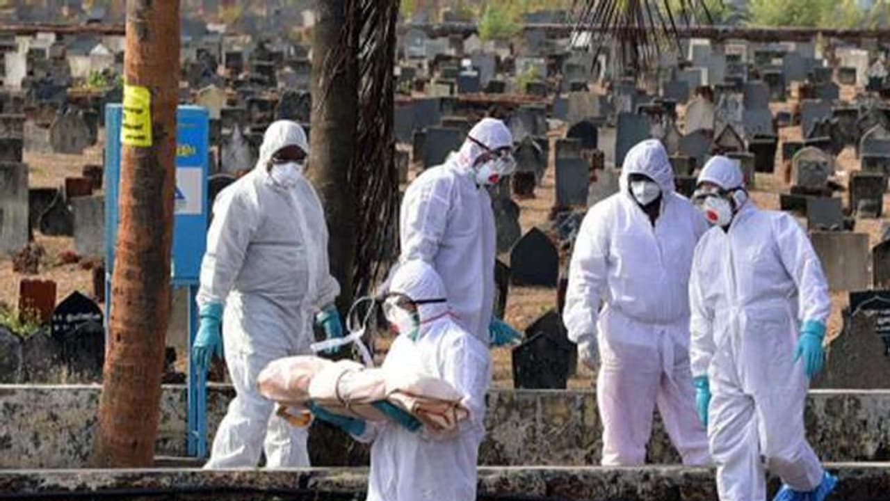 இங்கிலாந்திலும் இடியாக இறங்கிய கொரோனா..! 20 ஆயிரம் உயிர்களை பறித்தது..!