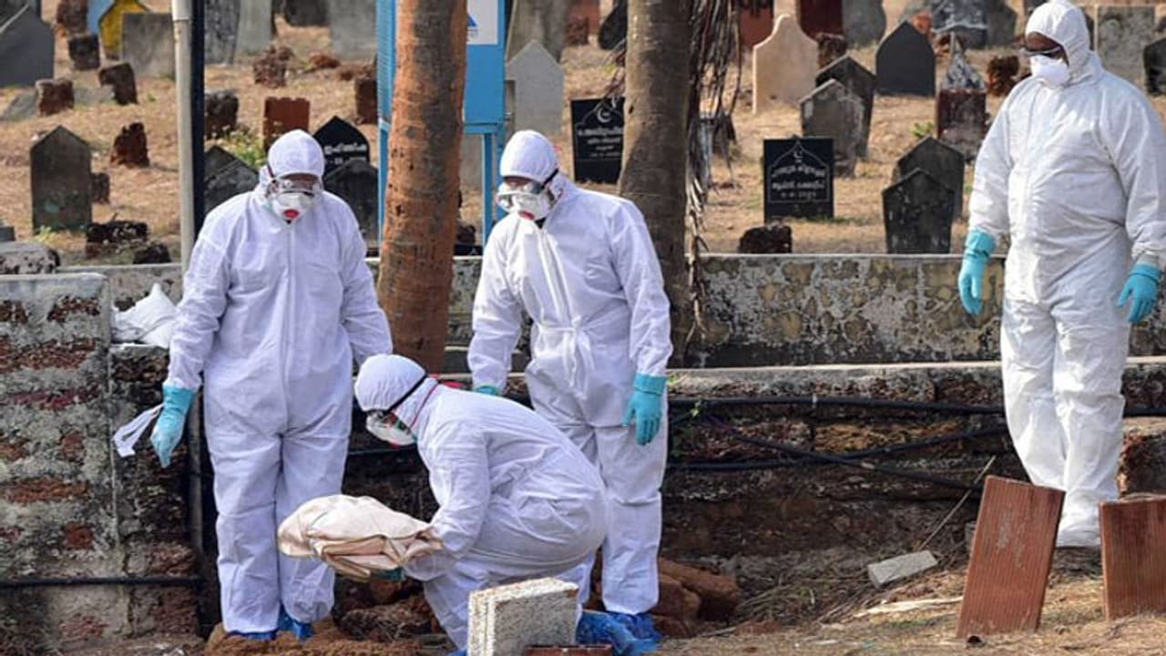 నర్సుకు కరోనా వైరస్ పాజిటివ్: మూతపడిన అతి పెద్ద ఆస్పత్రి