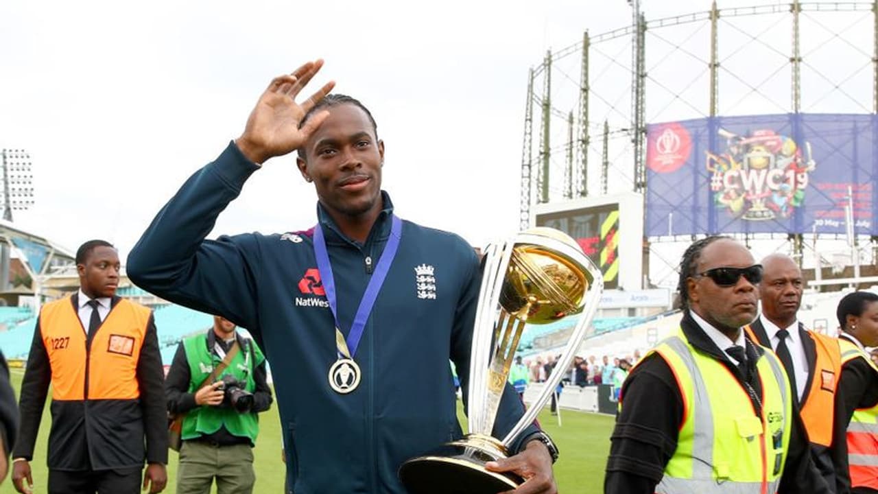 വീട് മുഴുവന് അരിച്ചുപെറുക്കി, എന്നിട്ടും അത് കാണാനില്ല; വിലപ്പെട്ട പുരസ്കാരം നഷ്ടമായെന്ന് ജോഫ്ര ആര്ച്ചര് വീട് മുഴുവന് അരിച്ചുപെറുക്കി, എന്നിട്ടും അത് കാണാനില്ല; വിലപ്പെട്ട പുരസ്കാരം നഷ്ടമായെന്ന് ജോഫ്ര ആര്ച്ചര്