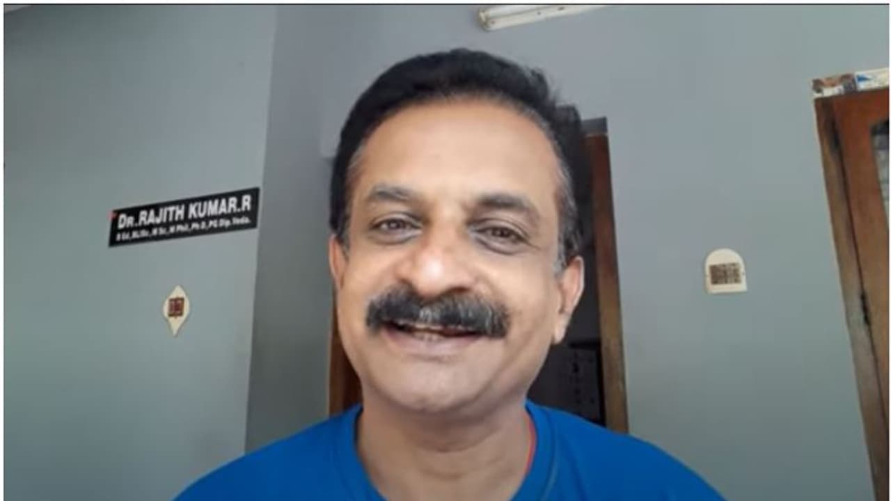 ലോക്ക് ഡൗണ് എങ്ങനെ വിനിയോഗിക്കുന്നു? രജിത് കുമാറിന്റെ മറുപടി ലോക്ക് ഡൗണ് എങ്ങനെ വിനിയോഗിക്കുന്നു? രജിത് കുമാറിന്റെ മറുപടി