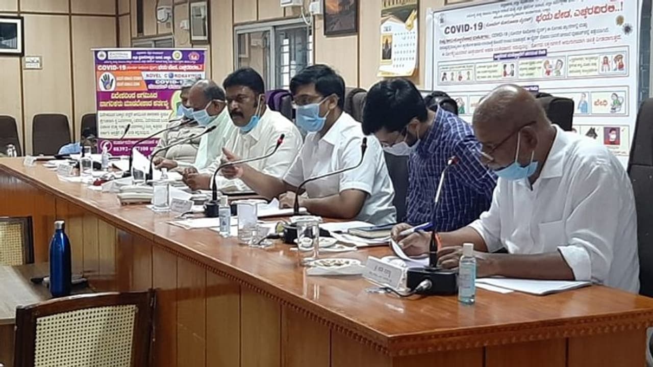 ಅಕಾಲಿಕ ಮಳೆಗೆ ಬೆಳೆ ಹಾನಿ: ಶೀಘ್ರ ರೈತರ ಖಾತೆಗೆ ಹಣ, ಸಚಿವ ಆನಂದಸಿಂಗ್ ಅಕಾಲಿಕ ಮಳೆಗೆ ಬೆಳೆ ಹಾನಿ: ಶೀಘ್ರ ರೈತರ ಖಾತೆಗೆ ಹಣ, ಸಚಿವ ಆನಂದಸಿಂಗ್