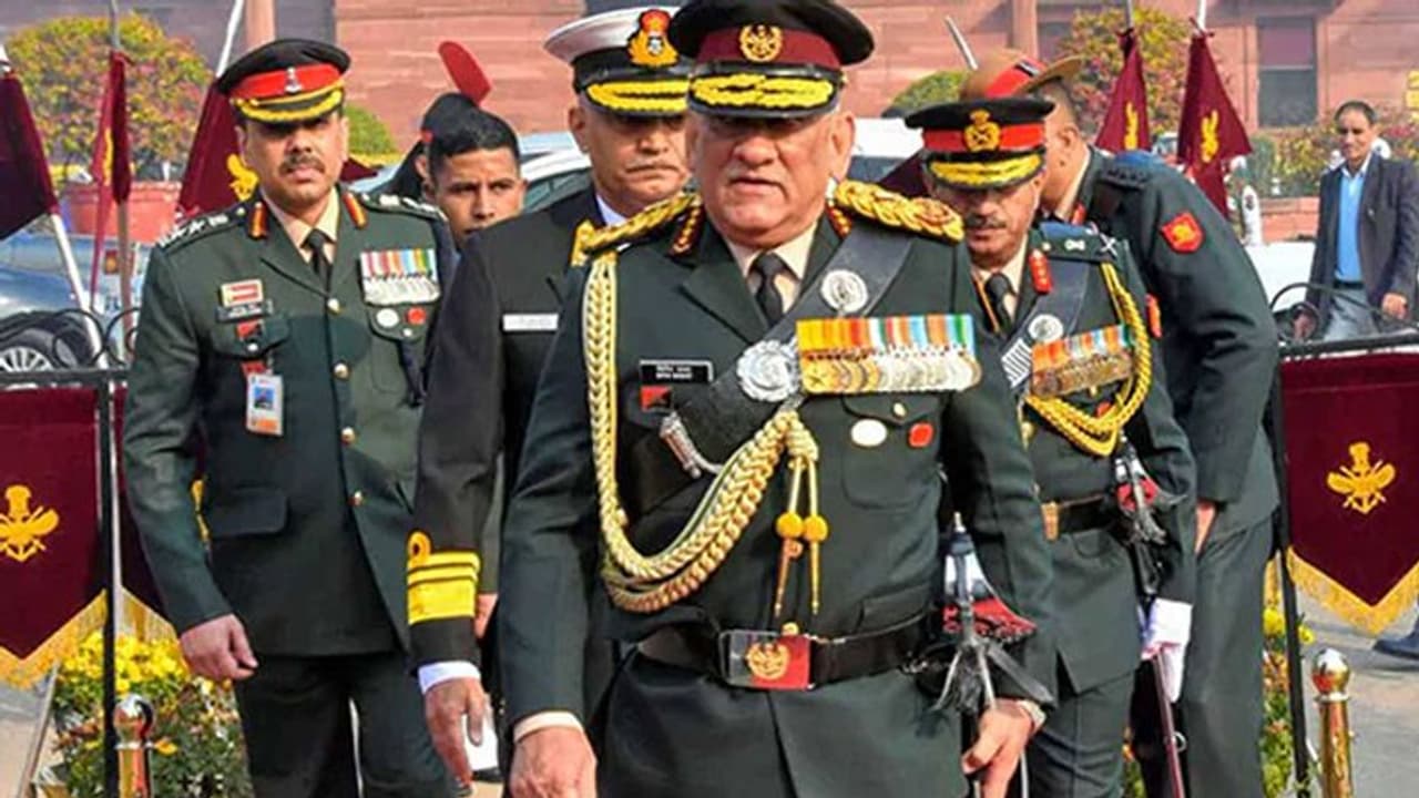 ആയുധങ്ങള്‍ക്കായി വിദേശരാജ്യങ്ങളെ ആശ്രയിക്കുന്ന പ്രവണത കുറയ്ക്കണം, സ്വയം പര്യാപ്തമാകണം: ജനറൽ ബിപിൻ റാവത്ത്