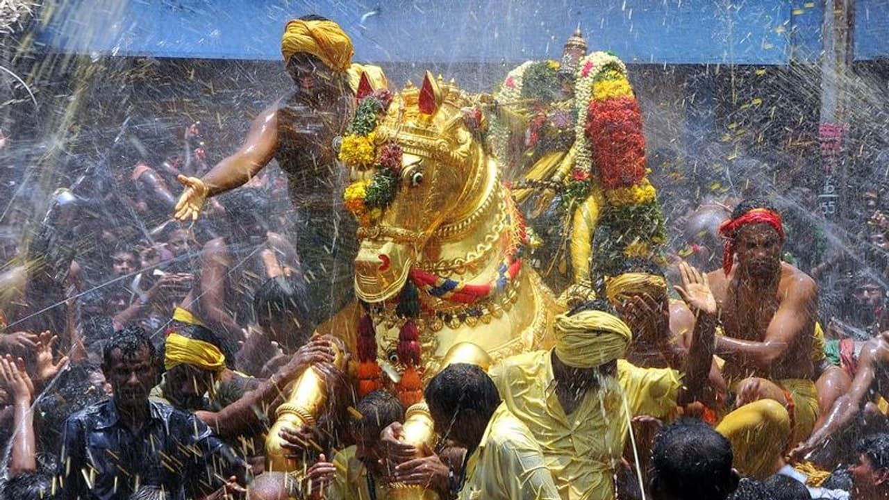 வைகை கரைக்கு வரமாட்டார் கள்ளழகர்..! மனம் கலங்கிய மதுரை மக்கள்..!