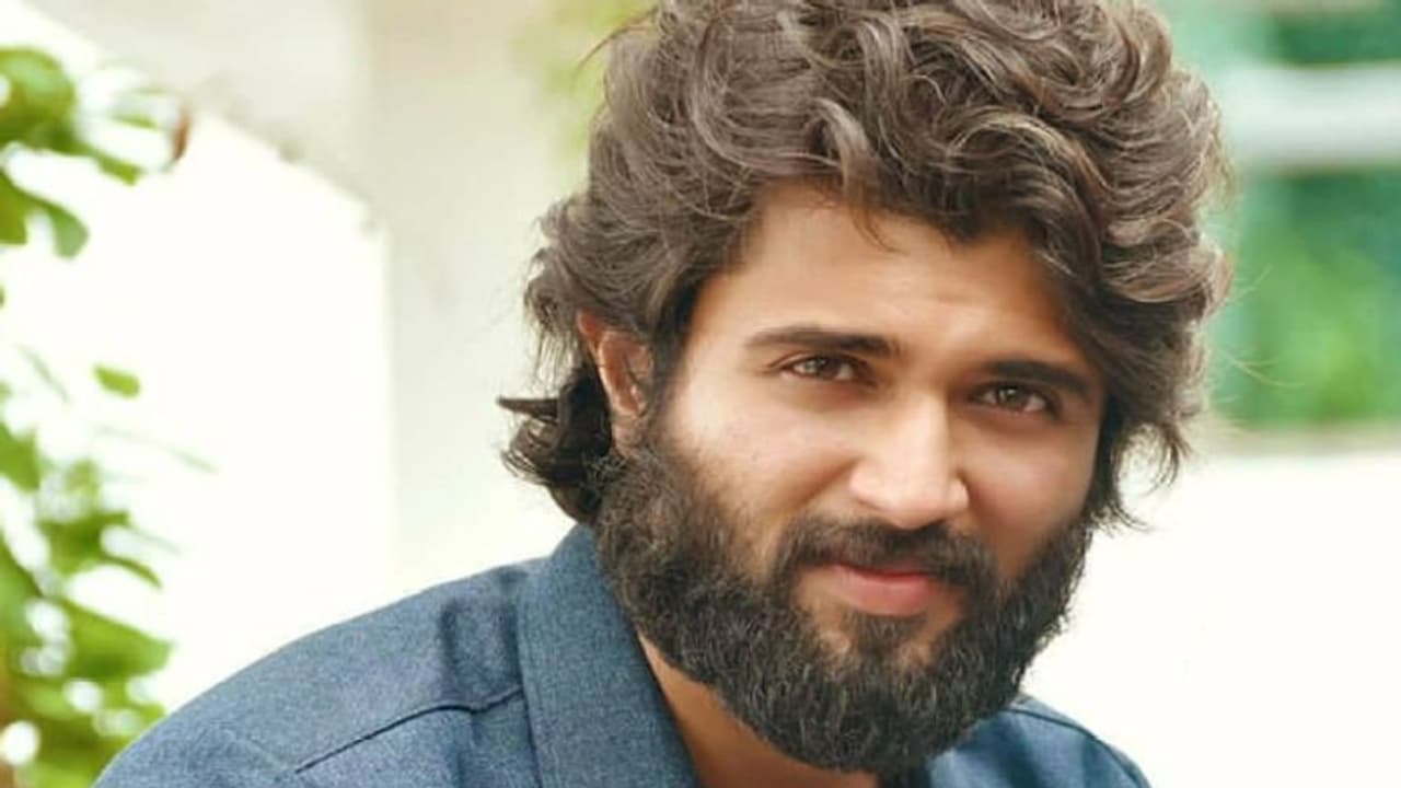 വിദ്യാര്ഥികള്ക്കായി തൊഴില് നൈപുണ്യ പരിശീലനം: ഒരു കോടിയുടെ പദ്ധതിയുമായി വിജയ് ദേവരകൊണ്ട വിദ്യാര്ഥികള്ക്കായി തൊഴില് നൈപുണ്യ പരിശീലനം: ഒരു കോടിയുടെ പദ്ധതിയുമായി വിജയ് ദേവരകൊണ്ട