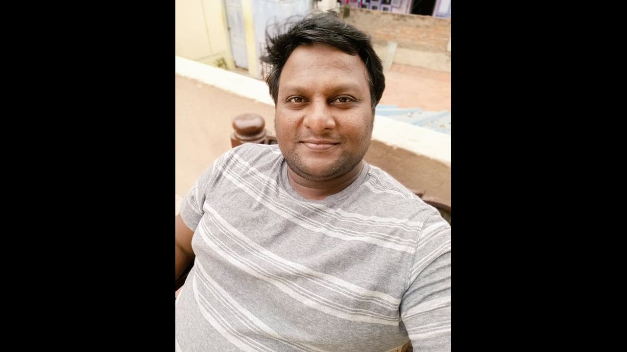 “வன்னியர் வளர்ந்தா வயிறு எரியுதாடா?”.... தன்னை விமர்சித்த நெட்டிசனை தாறுமாறாக கிழித்த திரெளபதி இயக்குநர்....! “வன்னியர் வளர்ந்தா வயிறு எரியுதாடா?”.... தன்னை விமர்சித்த நெட்டிசனை தாறுமாறாக கிழித்த திரெளபதி இயக்குநர்....!