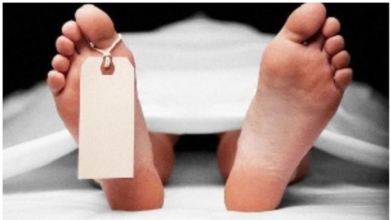 പ്രവാസി മലയാളി താമസസ്ഥലത്ത് തൂങ്ങി മരിച്ച നിലയില് പ്രവാസി മലയാളി താമസസ്ഥലത്ത് തൂങ്ങി മരിച്ച നിലയില്