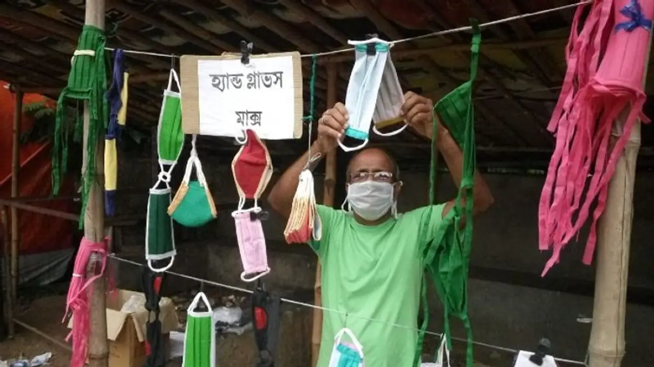 লকডাউনে বদলেছে পেশা, আদালতের মুহুরি বনে গিয়েছেন মাস্ক বিক্রেতা লকডাউনে বদলেছে পেশা, আদালতের মুহুরি বনে গিয়েছেন মাস্ক বিক্রেতা