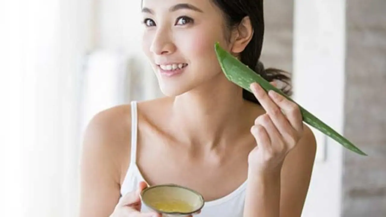 കണ്‍തടത്തിലെ കറുപ്പ് അകറ്റാന്‍ കറ്റാര്‍വാഴ