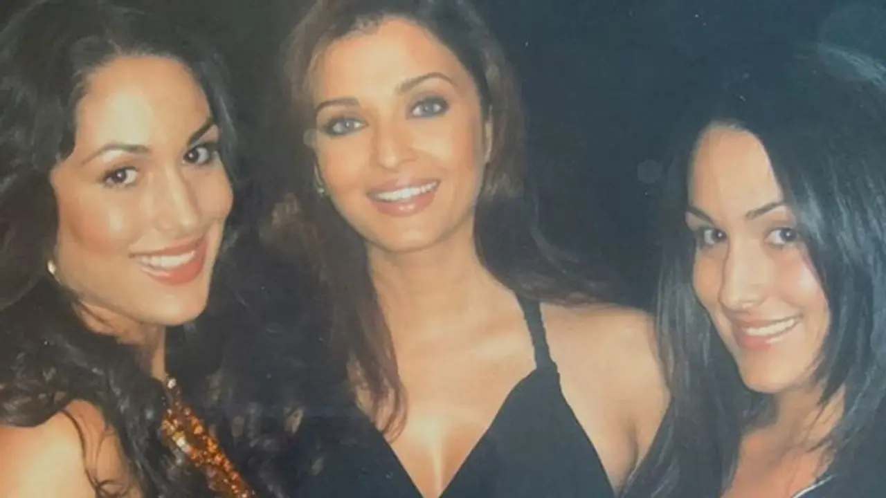 WWE रेसलर ने शेयर की 13 साल पुरानी फोटो, स्टाइलिश दिखा बच्चन बहू का अंदाज WWE रेसलर ने शेयर की 13 साल पुरानी फोटो, स्टाइलिश दिखा बच्चन बहू का अंदाज