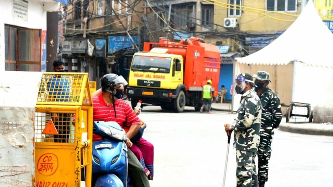 கொரோனா பாதிப்பு திடீர் அதிகரிப்பு... தமிழகத்தில் இந்த பகுதிக்கு செல்ல இ பாஸ் கட்டாயம்..! கொரோனா பாதிப்பு திடீர் அதிகரிப்பு... தமிழகத்தில் இந்த பகுதிக்கு செல்ல இ பாஸ் கட்டாயம்..!